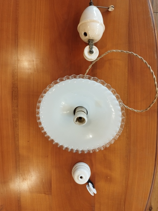 Opaline up and down suspension