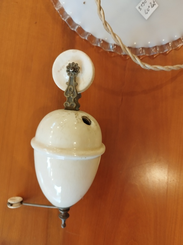 Opaline up and down suspension