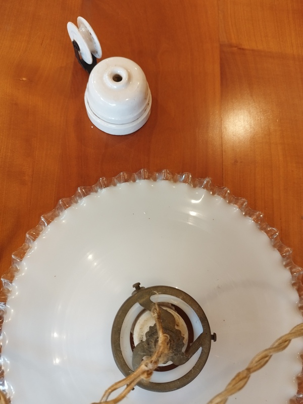 Opaline up and down suspension