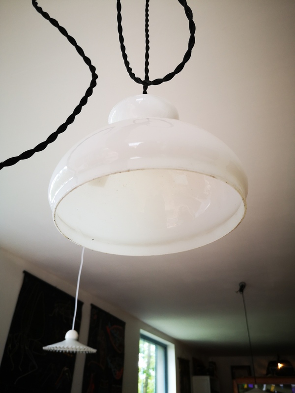 Opaline suspension