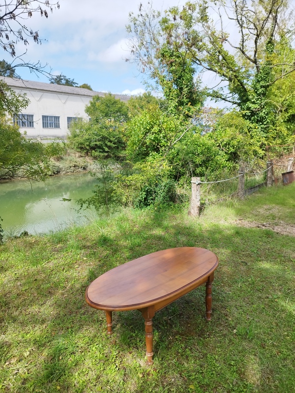 Oval coffee table 