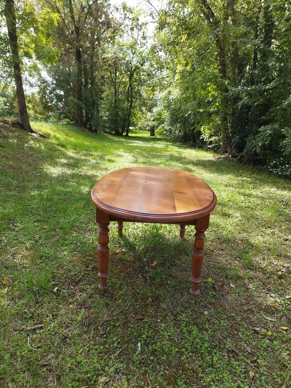 Oval coffee table 