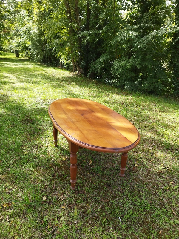 Oval coffee table 