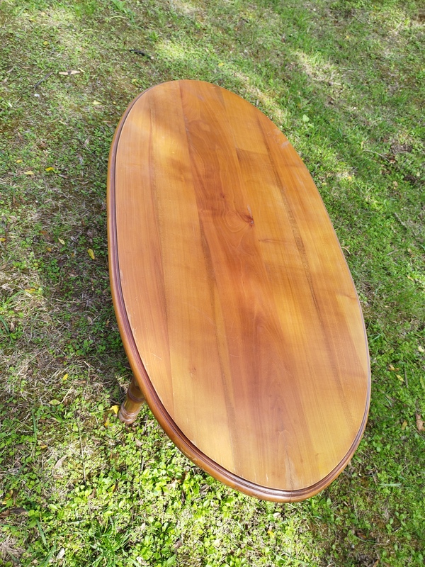 Oval coffee table 