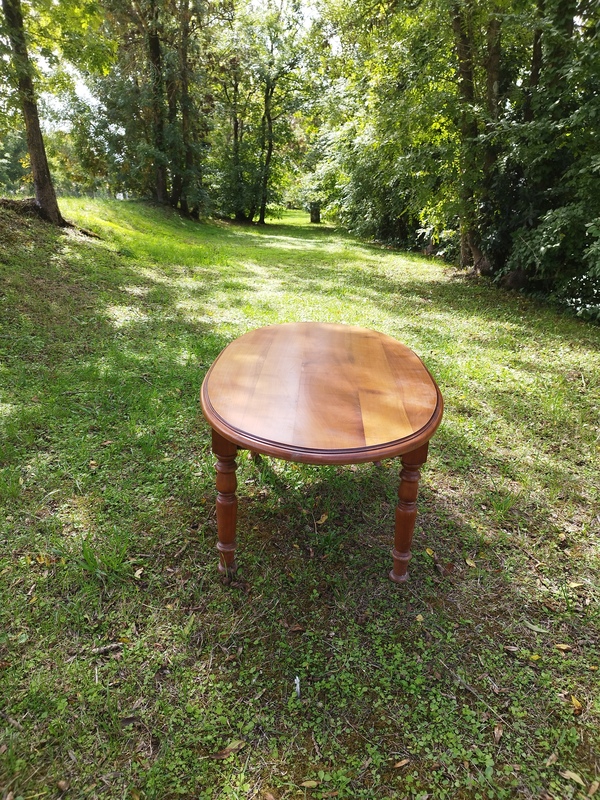 Oval coffee table 