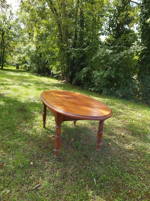 Oval coffee table 
