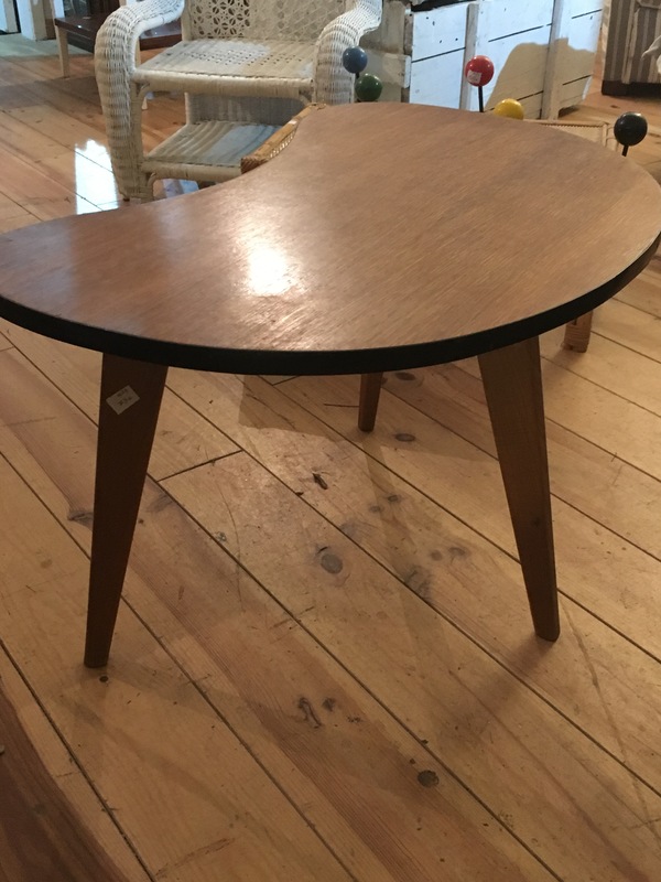 Coffee table with compass legs, pallet shape