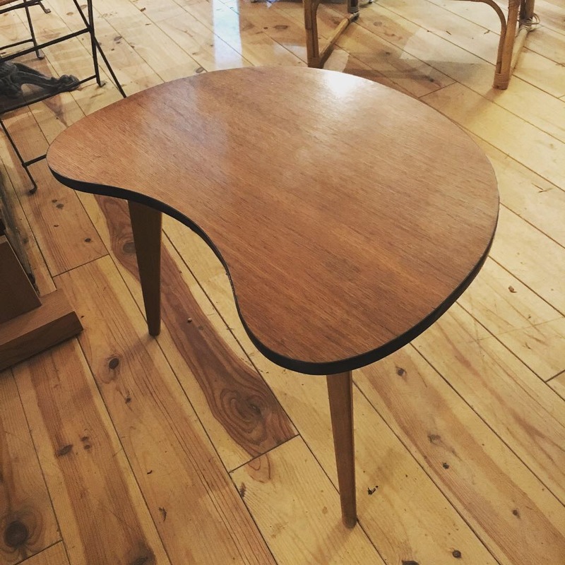 Coffee table with compass legs, pallet shape