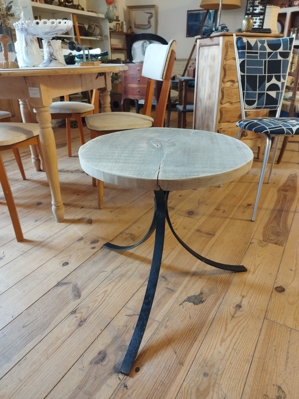 Round coffee table 