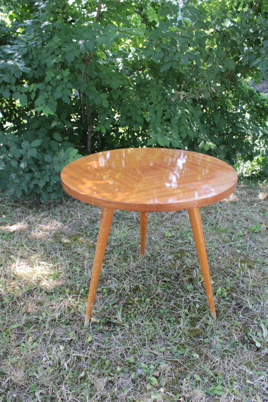 Round coffee table with compass legs