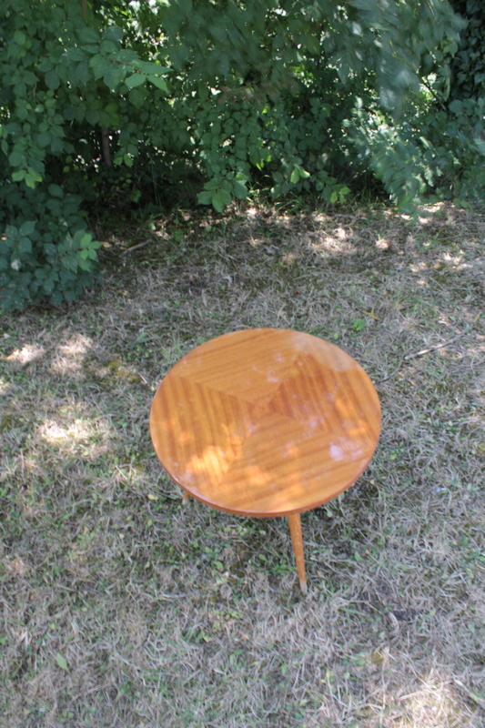 Round coffee table with compass legs