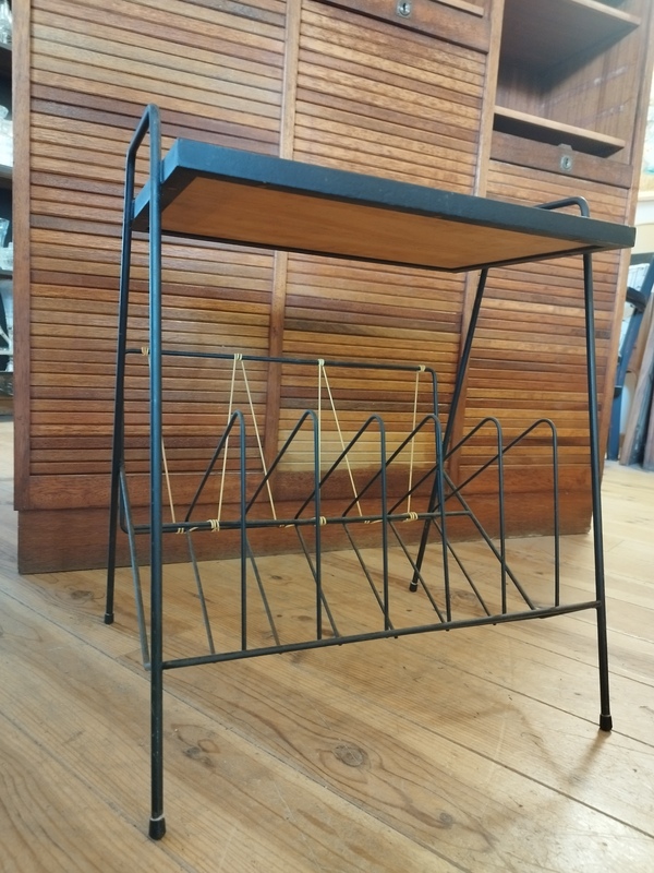 Scoubidou vinyl record holder 