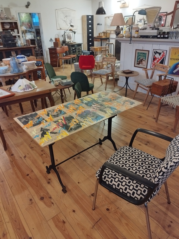 Desk or console table in wood and cast iron 