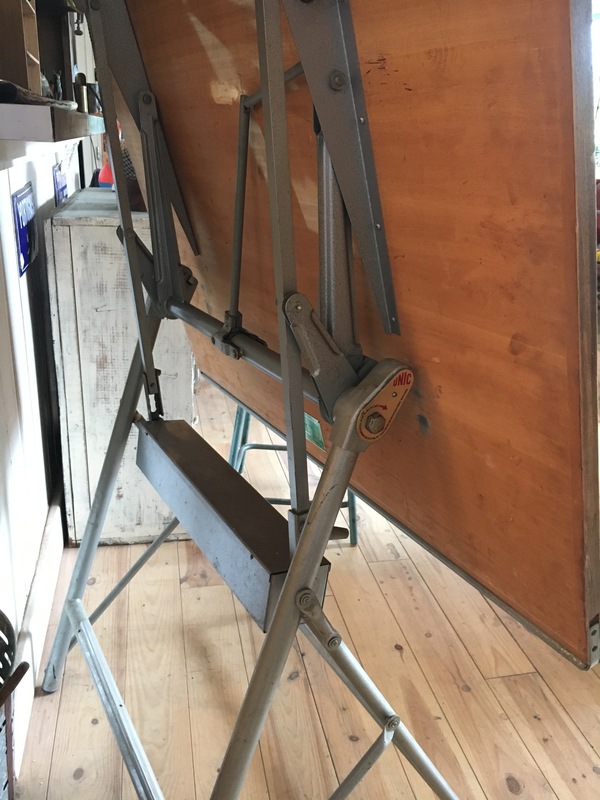 Unic architect table