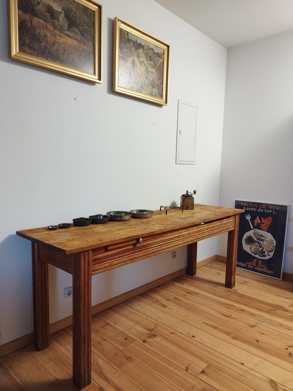 Butcher's table caterer in its own juice.