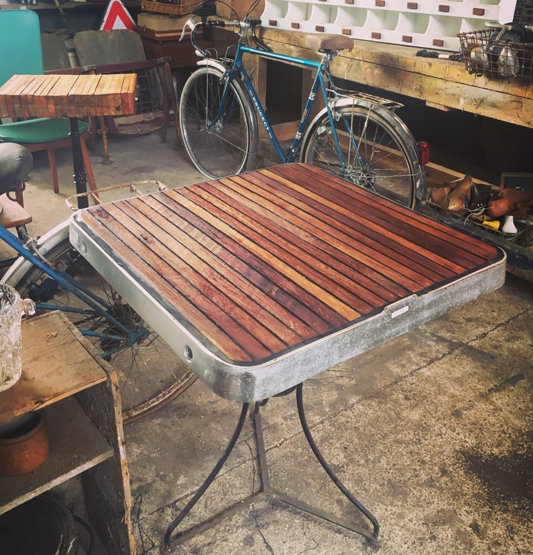 Garden table revisited in Brikbroc style