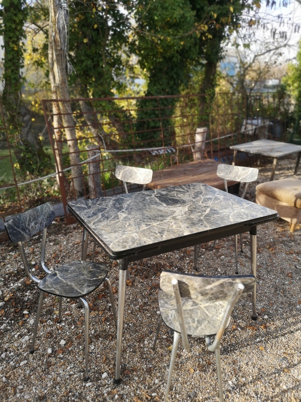 Formica marble table