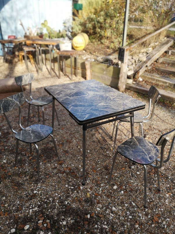 Formica marble table