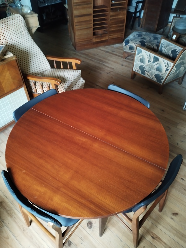 Mid-century round extendable table
