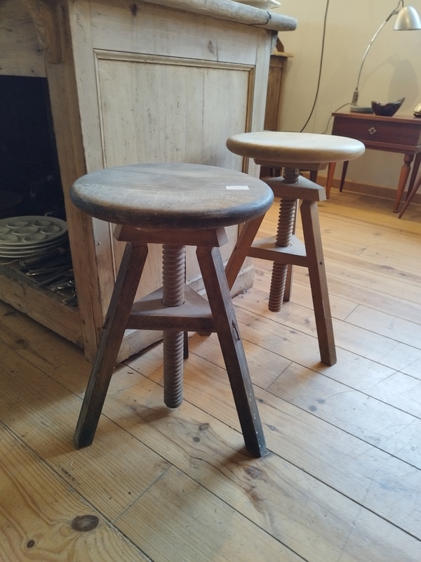 Wooden screw stool 