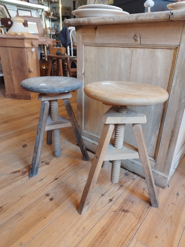Wooden screw stool 