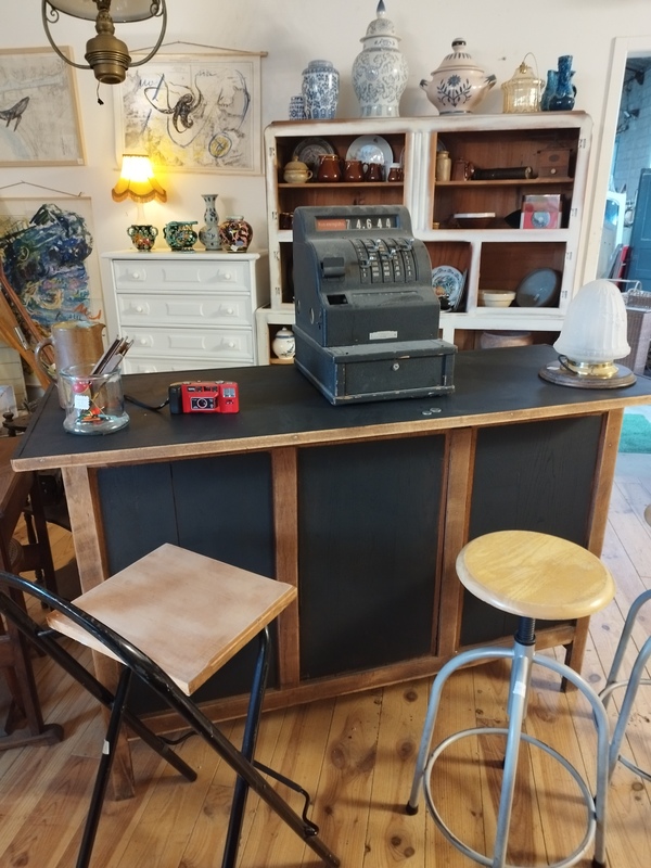 Industrial screw stool