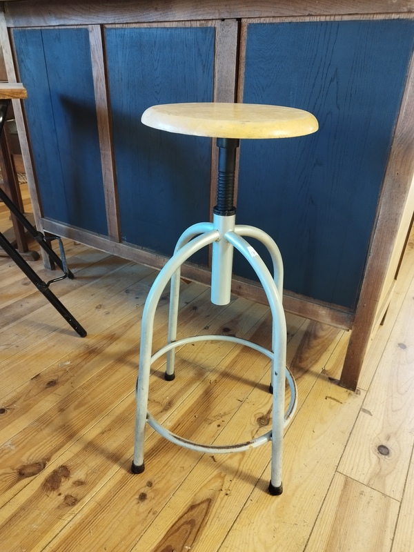 Industrial screw stool