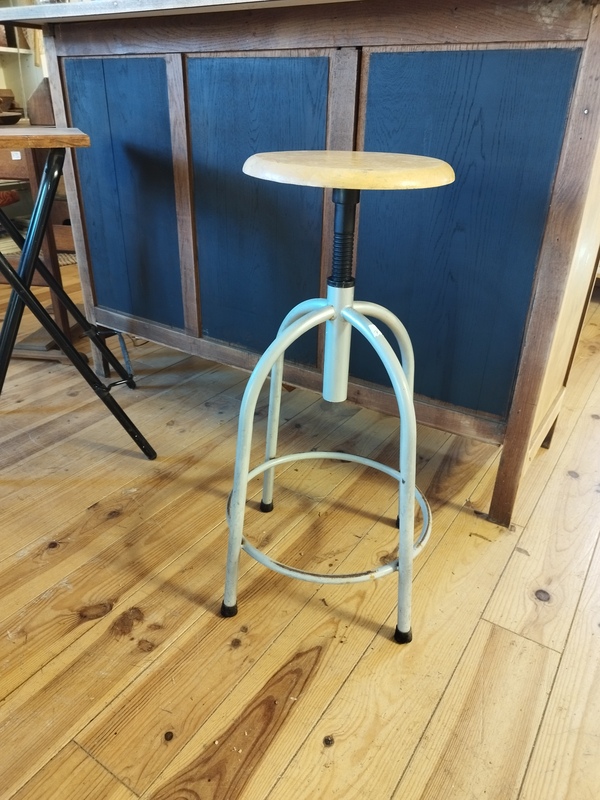 Industrial screw stool