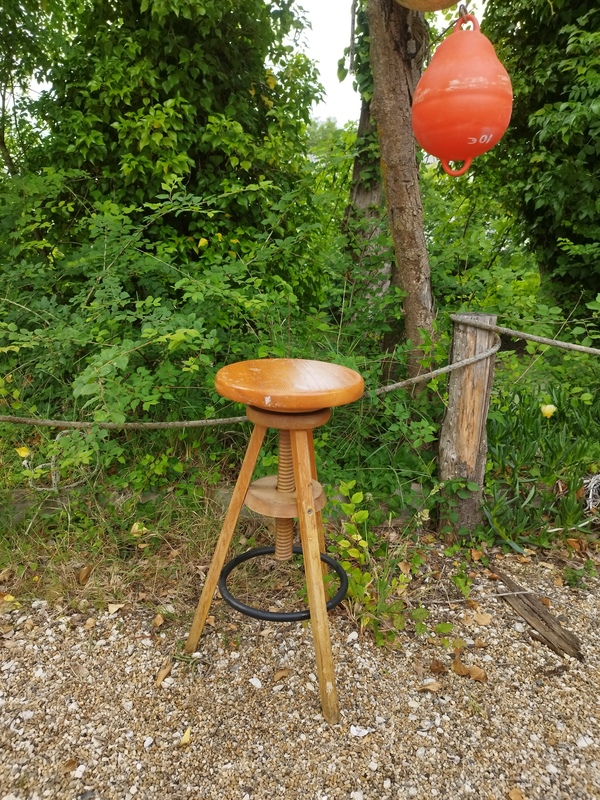 Adjustable wooden workshop stool 