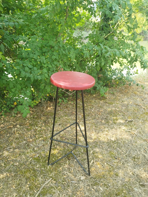 Black lacquered metal stool