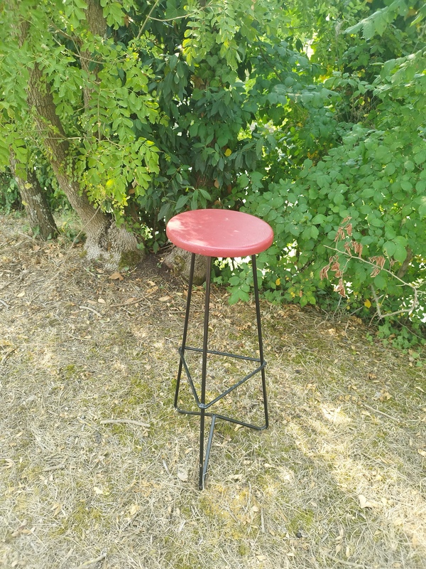 Black lacquered metal stool