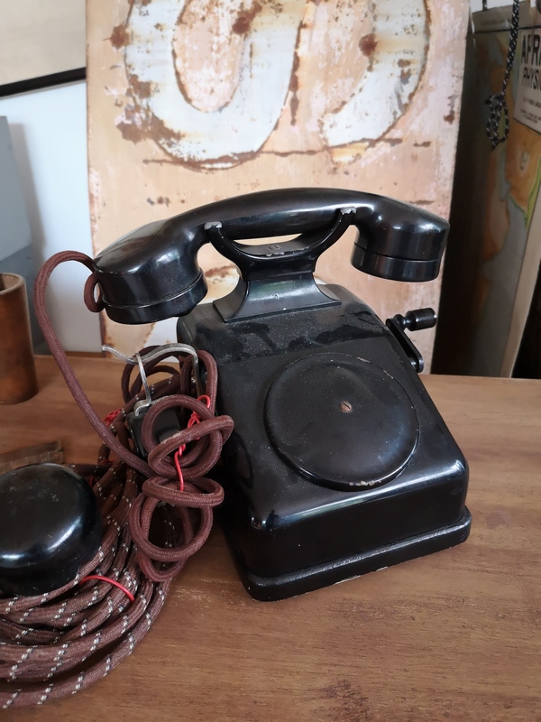 Telic old telephone