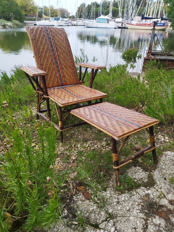 Woven wicker lounger