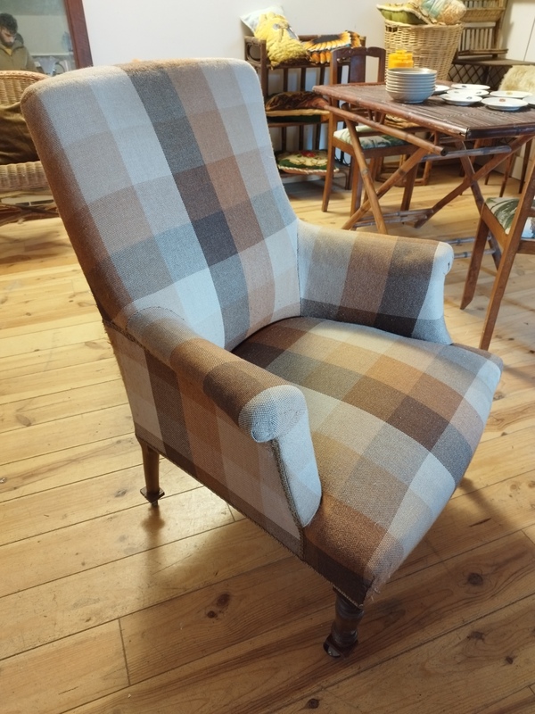 Fauteuil à carreaux tweed
