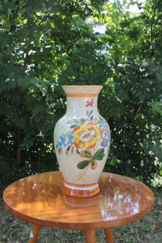 Vintage vase floral decor