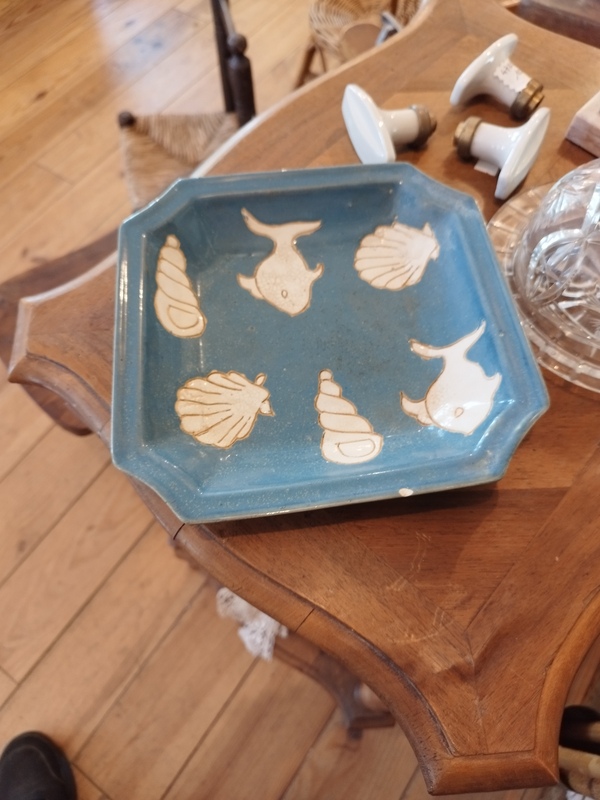 Vintage ceramic empty pocket