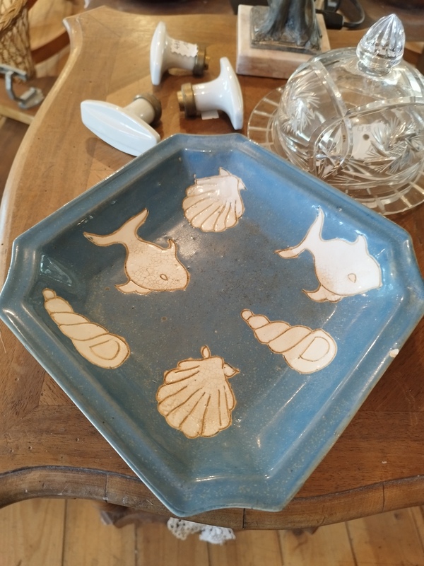 Vintage ceramic empty pocket