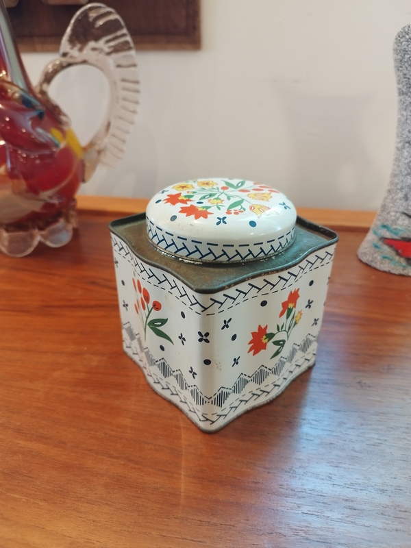 Boite à thé vintage Françoise Saget 
